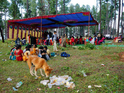 The ugly Vizagite: Kathika masam leaves in its wake beaches and parks strewn with picnic waste