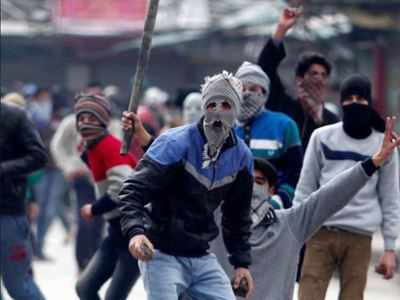 90% dip in stone-pelting incidents in Kashmir in 2017: J&K DGP