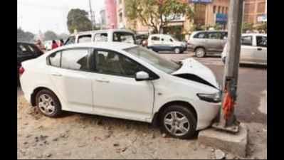 Parking staffer runs over pregnant woman in Noida