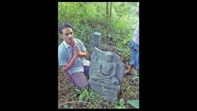 Jain priest finds 10th Century sculpture of Mahavir in Kanchi village