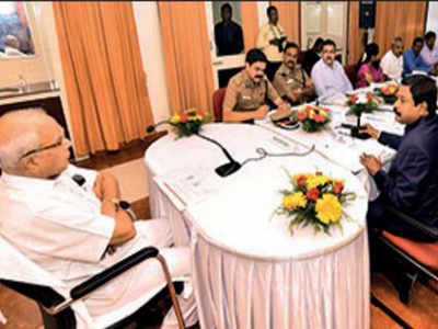 Tamil Nadu governor holds meet with officials, sets tongues wagging
