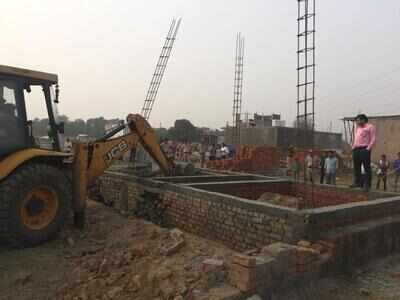100 Structures Razed To Stop Development Of Illegal Colony Gurgaon 100 Structures Razed To Stop Development Of Illegal Colony Gurgaon