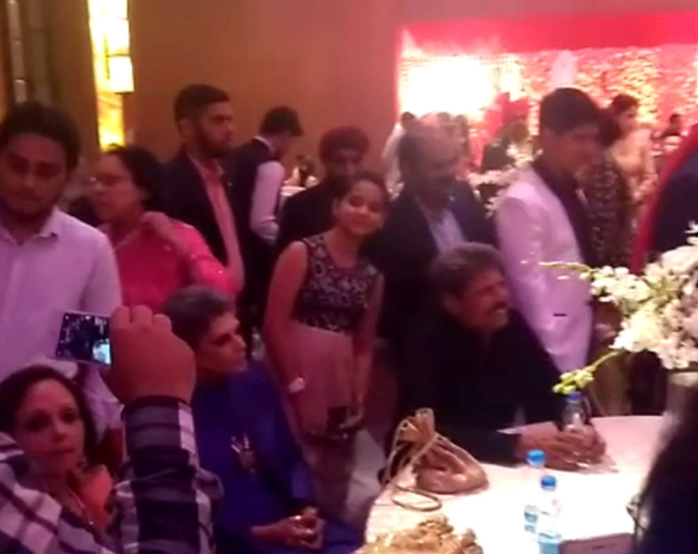 
Yashpal Sharma’s daughter’s wedding: Fans take selfie with Kapil Dev
