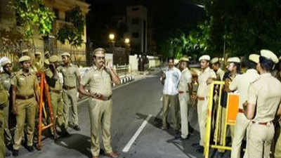 I-T sleuths search room used by Jayalalithaa's PA