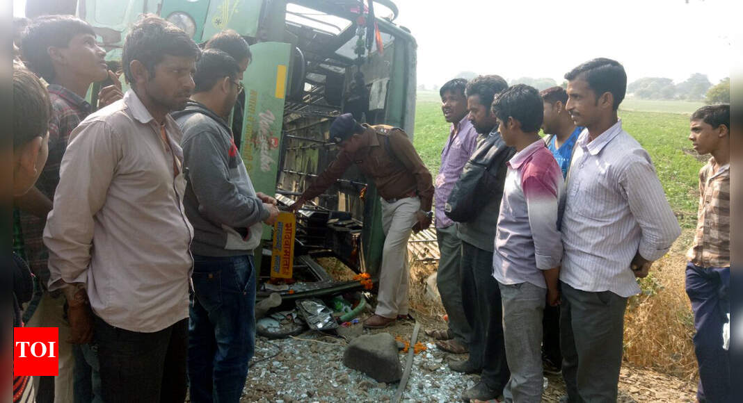 Pipliamandi: Driver jumps off moving bus after accident, injures 28 ...
