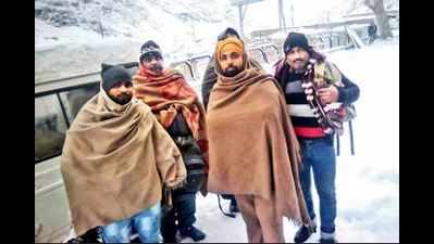5 persons stranded in snowfall rescued after 48 hours
