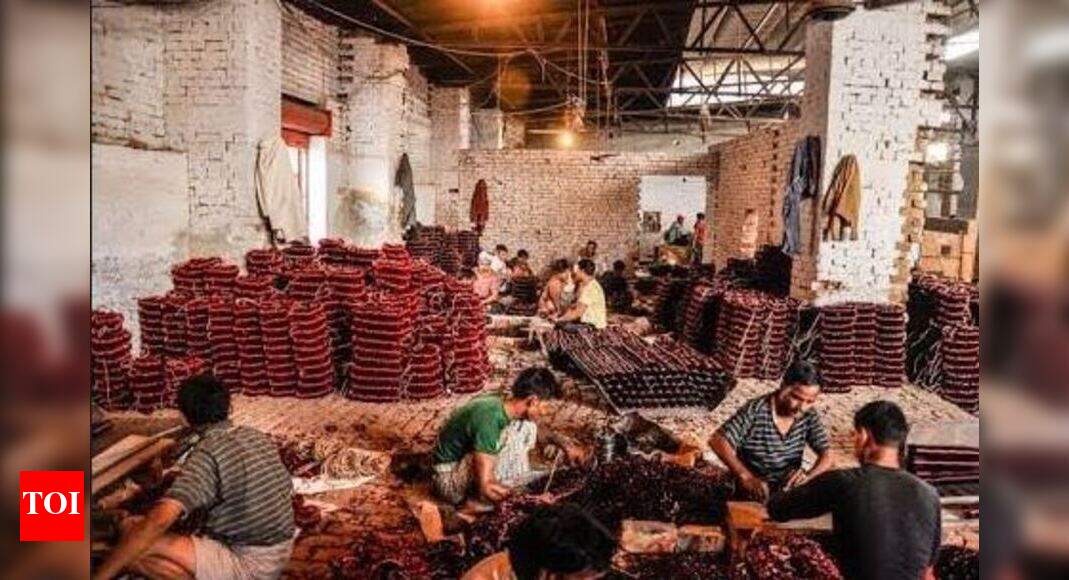 Firozabad bangle makers to challenge UP govt order on paid holiday for