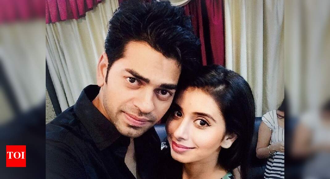 Mere Angne Mein's Charu Asopa and Neeraj Malviya head towards a splitsville? - Times of India Mere Angne Mein's Charu Asopa and Neeraj Malviya head towards a splitsville? - Times of India