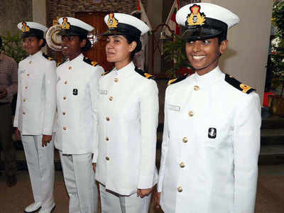 First woman pilot, 3 woman officers pass out from Naval Academy