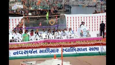 PM’s industrialists friends polluting sea, affecting fish catch: Rahul