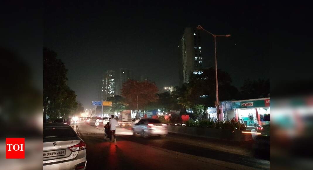 Street lights NOT working on Mulund Link road. Times of India