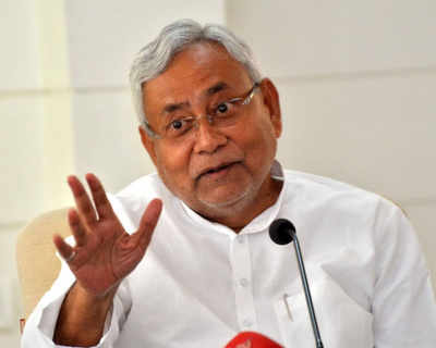 Nitish takes dig at Lalu after Centre withdraws his security cover