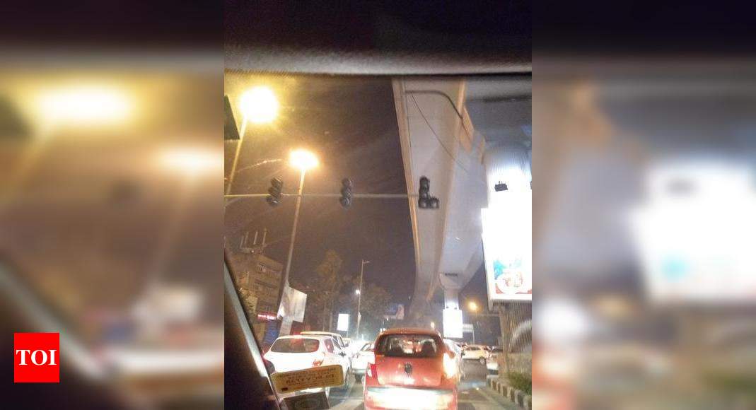 Traffic light not working - Times of India