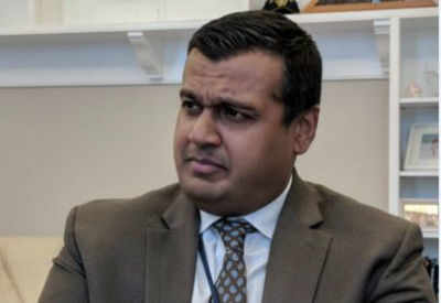 Raj Shah becomes first Indian-American to hold press gaggle aboard Air Force One