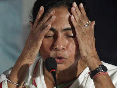 Watch: Video of Mamata Banerjee trying to use torch as mic goes viral