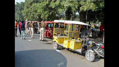 STA fines 6 e-rickshaws, impounds six others