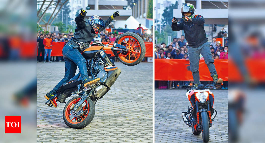 Stunt riders: Stunt riders impress with wheelies, stoppies ...