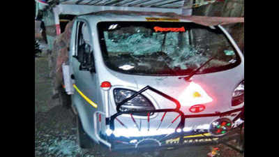 Gang vandalizes 8 vehicles after quarrel, 3 minors held