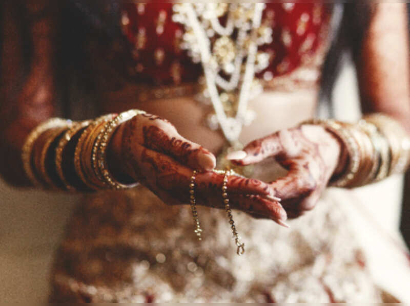 Wedding Season Make Your Bridal Mehndi Darker And Long Lasting Times Of India
