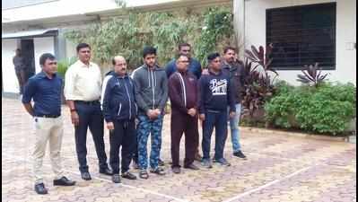 Delhi bookies caught from Ahmedabad hotel