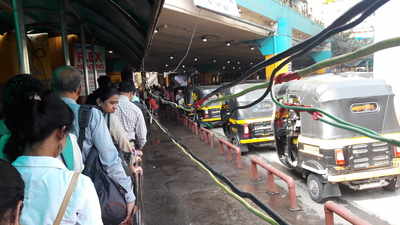 Electric cable at Rikshaw Stand, Thane (w) stn