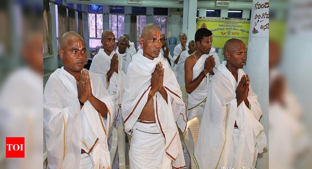 sabarimala temple: Kerala's Sabarimala Temple opens for annual pilgrimage  season: All you need to know - The Economic Times