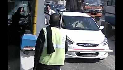 Toll staffer refuses to let car pass, gets slapped repeatedly by driver