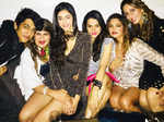 Deanne Pandey poses Ananya Pandey, ​Anna Singh, Ahaan Panday and Farah Khan Ali
