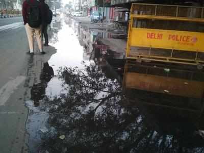 Overflowing drain in Durgapuri, Shahdara