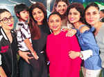 Karisma Kapoor, Shilpa Shetty, Viaan, Shamita Shetty, Kareena Kapoor pose with Rani Mukerji