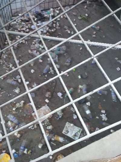garbage inside SEALDAH Court kolkata