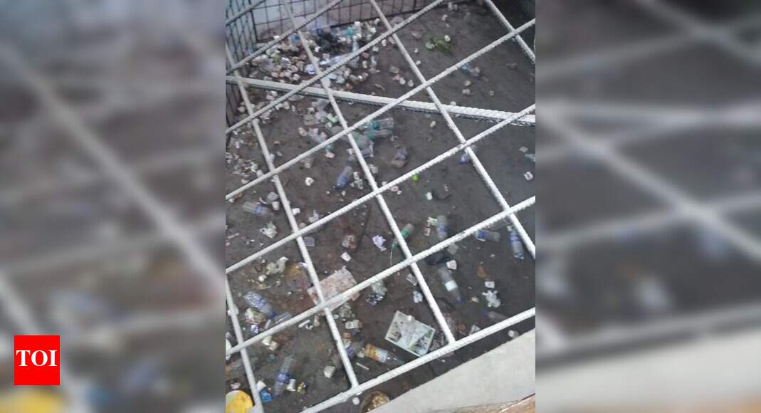 garbage inside SEALDAH Court kolkata Times of India