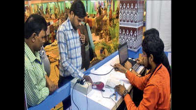 E-payment takes off at handicrafts fair