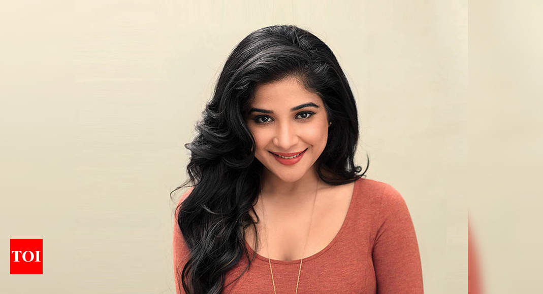 Kaala Actress Sakshi Agarwal To Debut In Mollywood Malayalam Movie