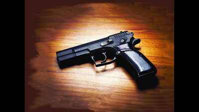 Four rob businessman of Rs 3.5 lakh at gunpoint