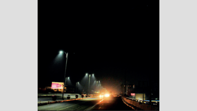 Lights out: It’s a risky ride on airport road after dark