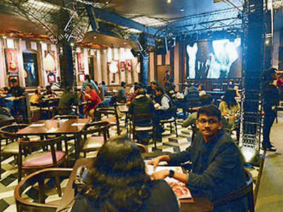 Xmas Gift Pushes Park Street Fun Quotient A Few Notches Higher Kolkata News Times Of India