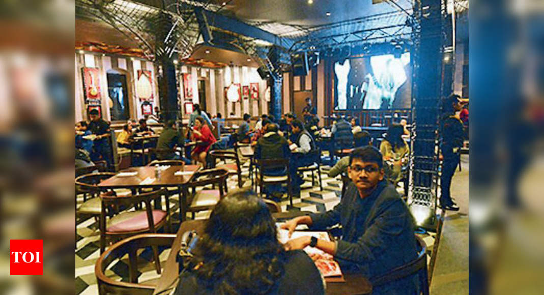 Xmas Gift Pushes Park Street Fun Quotient A Few Notches Higher Kolkata News Times Of India