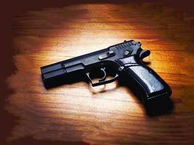 Four pistols seized from criminal, his accomplice