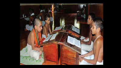 A pathshala that keeps the pourohitya tradition alive