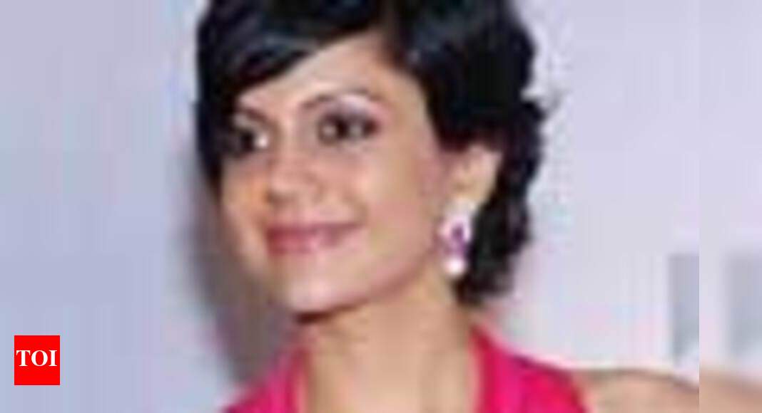 Mandira-Raj turn 'love guru' - Times of India