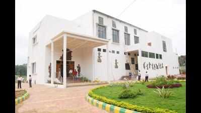 Kannada Bhavan crying for attention
