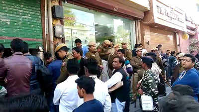 Delhi Municipal Corporation seals 30 marble shops in Chhatarpur