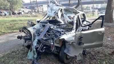 NRI, kin die as car crashes into parked truck on NH-8
