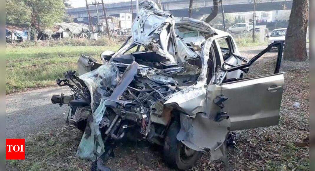 NRI: NRI, kin die as car crashes into parked truck on NH-8 | Surat News ...