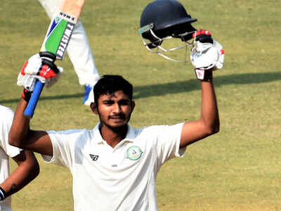Crisis man Akshay Wadkar does it again