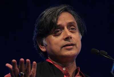 Shashi Tharoor gets schooled for grammatical error, Twitter can't contain itself