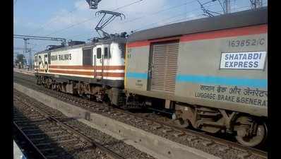 Fog delays Shatabdi Express by 5 hours, several trains affected