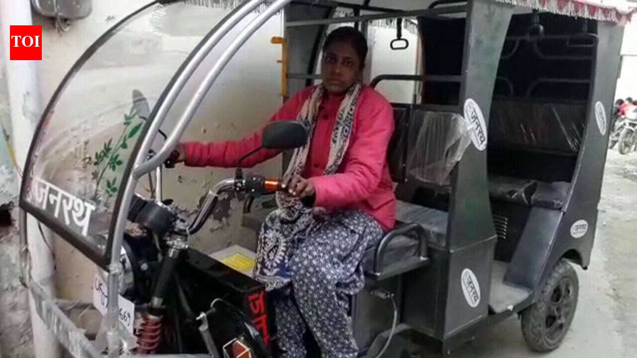 Meet Gulista Ansari, Dehradun’s first female e-rickshaw driver