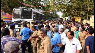 ‘We won’t call off strike until TN govt accepts our demands,’ transport workers unions say